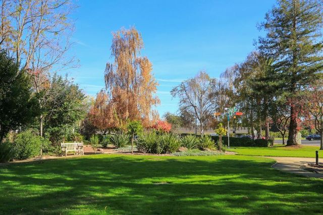 1 W Edith Avenue D226, Los Altos, CA 94022