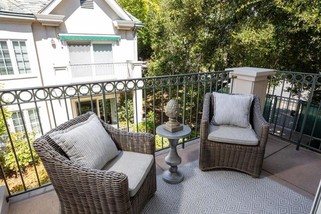1 W Edith Avenue D226, Los Altos, CA 94022