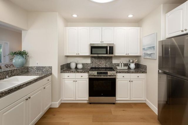 1 W Edith Avenue D226, Los Altos, CA 94022