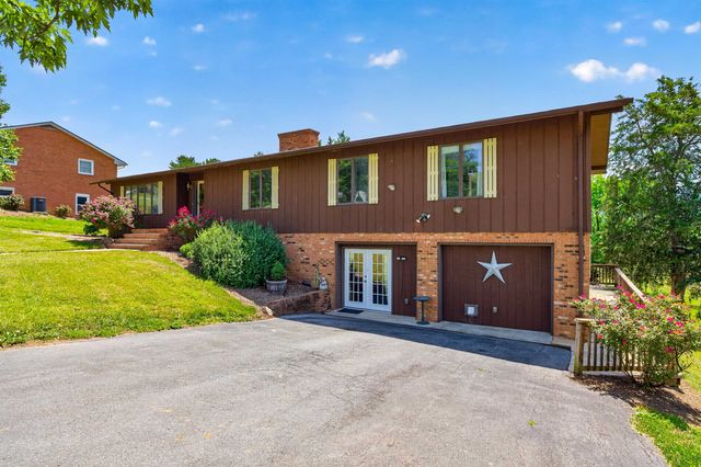 9510 SHENANDOAH DR, New Market, VA 22844