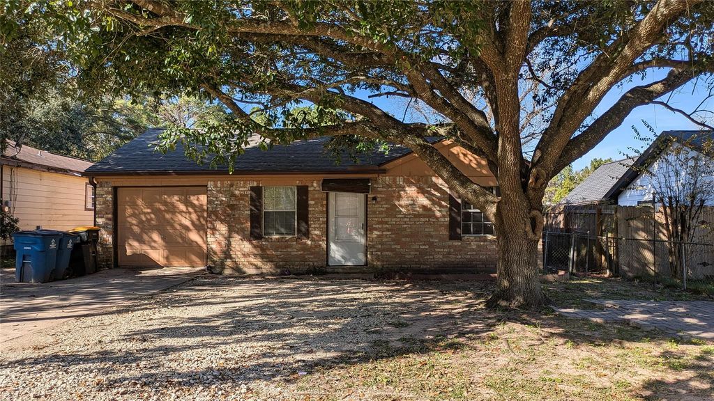 11823 Stonehedge Drive, Conroe, TX 77303