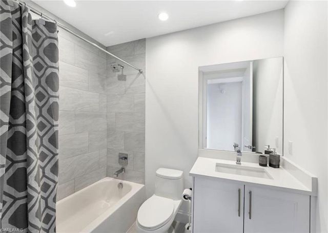 1111 Central AVE 417, Naples, FL 34102