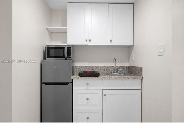 1041 NE 9th Avenue A5, Fort Lauderdale, FL 33304