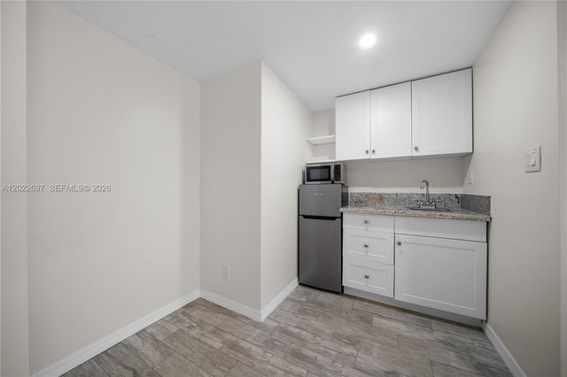 1041 NE 9th Avenue A5, Fort Lauderdale, FL 33304