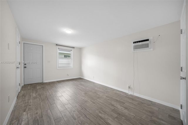 1041 NE 9th Avenue A5, Fort Lauderdale, FL 33304