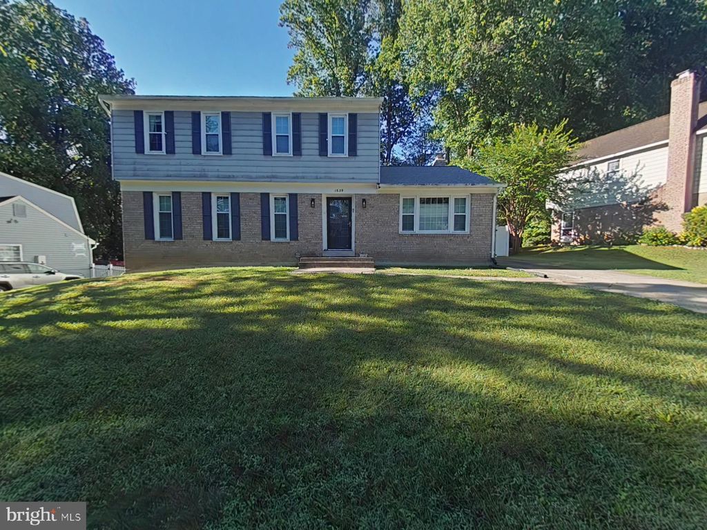 1639 WINDING WAYE LN, Silver Spring, MD 20902
