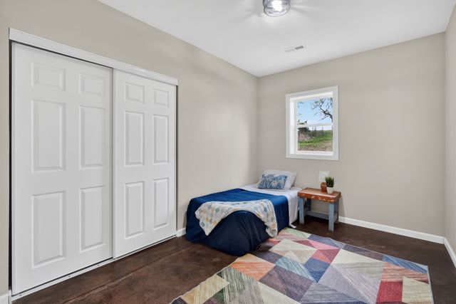 207 S East Avenue, Lacona, IA 50139