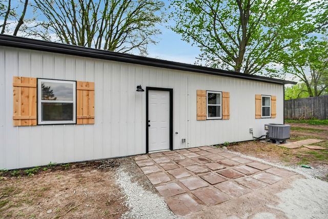 207 S East Avenue, Lacona, IA 50139