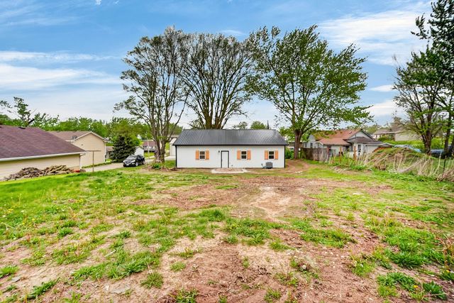 207 S East Avenue, Lacona, IA 50139