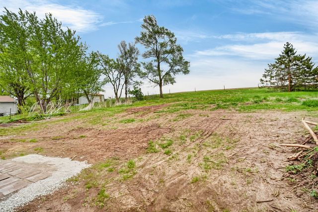 207 S East Avenue, Lacona, IA 50139