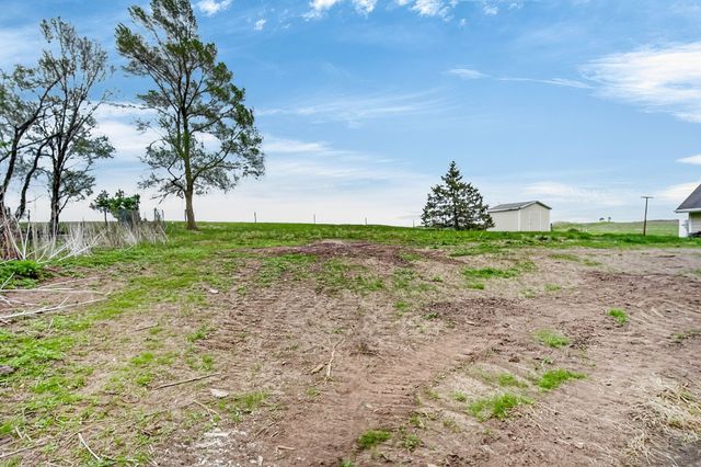 207 S East Avenue, Lacona, IA 50139