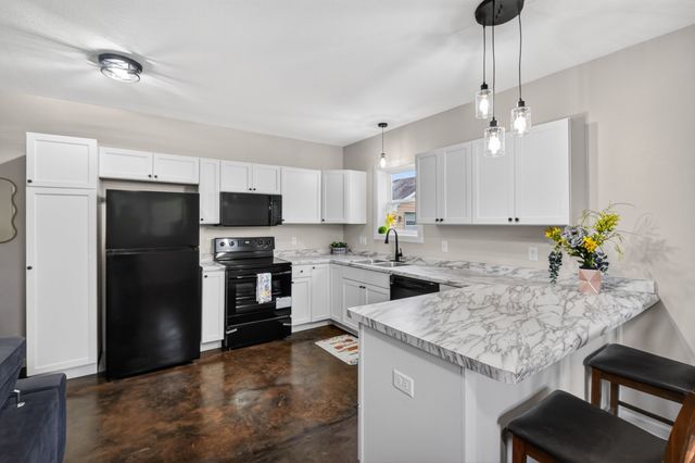 207 S East Avenue, Lacona, IA 50139
