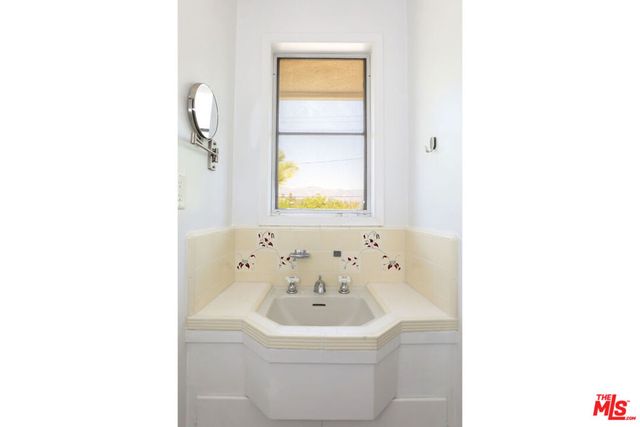 150 Anita Drive, Pasadena, CA 91105