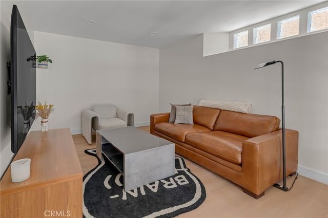 5215 Baza, Woodland Hills, CA 91364