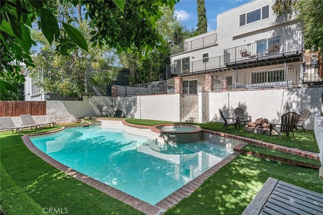 5215 Baza, Woodland Hills, CA 91364