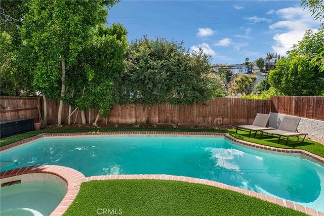 5215 Baza, Woodland Hills, CA 91364