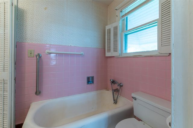2812 W 37th Place, Tulsa, OK 74107