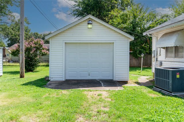 2812 W 37th Place, Tulsa, OK 74107