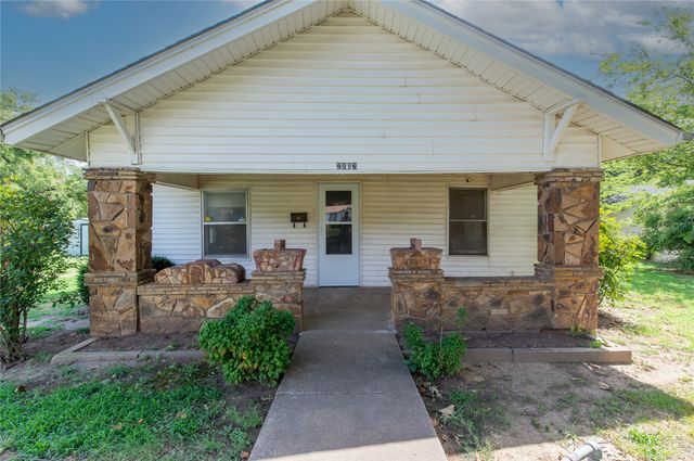 2812 W 37th Place, Tulsa, OK 74107