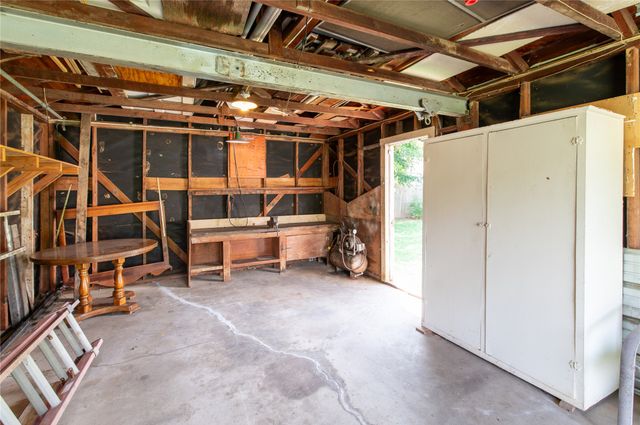 2812 W 37th Place, Tulsa, OK 74107