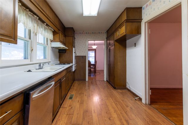 2812 W 37th Place, Tulsa, OK 74107
