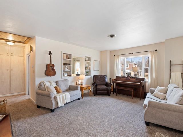 2414 28th Avenue, Rock Island, IL 61201