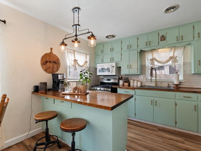 2414 28th Avenue, Rock Island, IL 61201