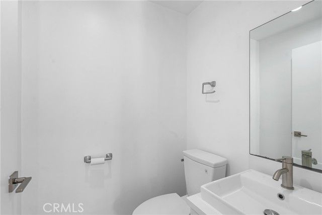 6009 Barton, Los Angeles, CA 90038