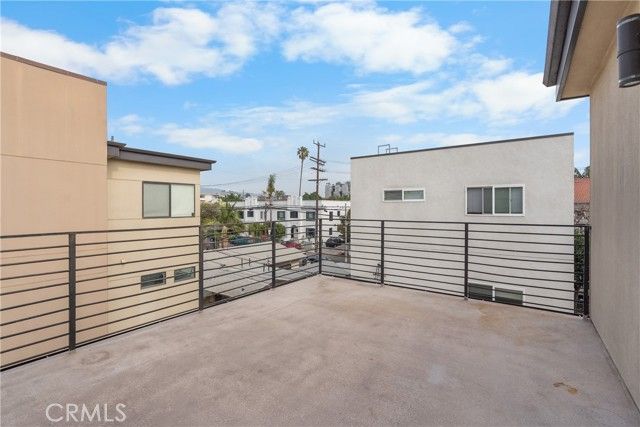 6009 Barton, Los Angeles, CA 90038