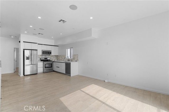 6009 Barton, Los Angeles, CA 90038