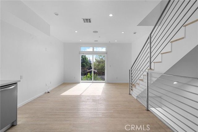 6009 Barton, Los Angeles, CA 90038