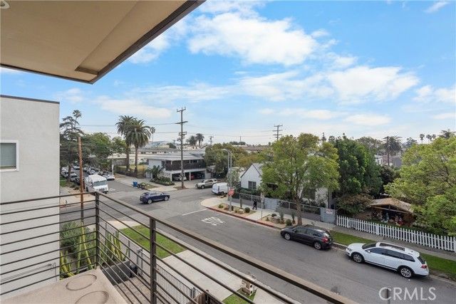 6009 Barton, Los Angeles, CA 90038