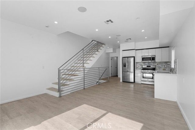 6009 Barton, Los Angeles, CA 90038