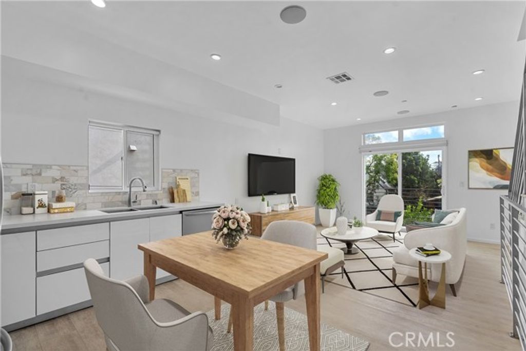 6009 Barton, Los Angeles, CA 90038