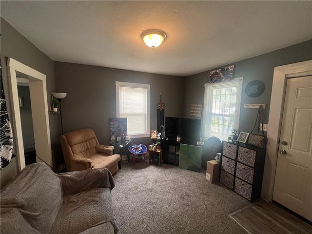 2905 E 61st Street, Kansas City, MO 64130