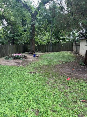 2905 E 61st Street, Kansas City, MO 64130
