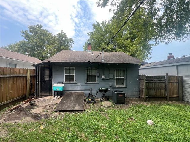 2905 E 61st Street, Kansas City, MO 64130