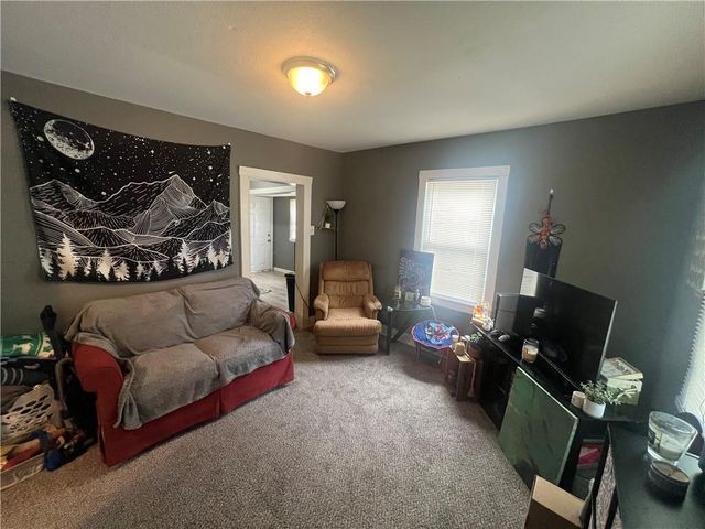 2905 E 61st Street, Kansas City, MO 64130