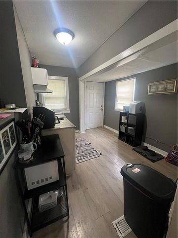 2905 E 61st Street, Kansas City, MO 64130