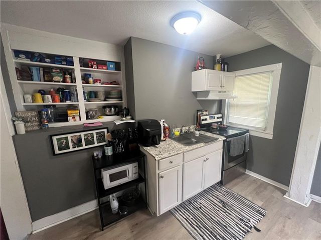 2905 E 61st Street, Kansas City, MO 64130