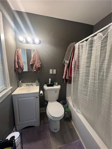 2905 E 61st Street, Kansas City, MO 64130