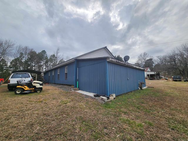 118 W Oak St, Cove, AR 71937