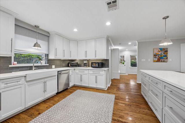 5638 Piping Rock Lane, Houston, TX 77056