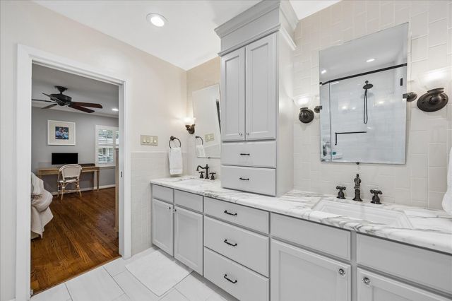 5638 Piping Rock Lane, Houston, TX 77056