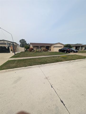 27072 Simone Street, Dearborn Heights, MI 48127