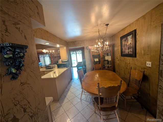 27072 Simone Street, Dearborn Heights, MI 48127