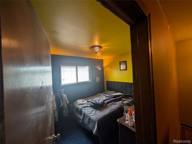 27072 Simone Street, Dearborn Heights, MI 48127