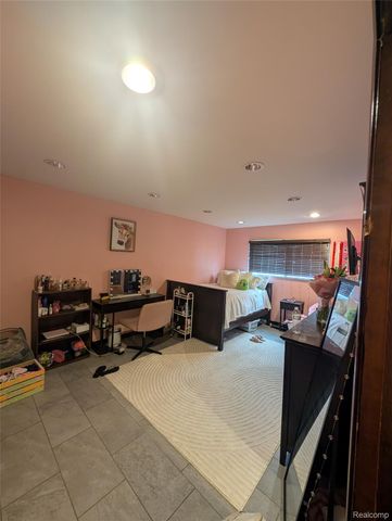 27072 Simone Street, Dearborn Heights, MI 48127