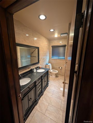 27072 Simone Street, Dearborn Heights, MI 48127
