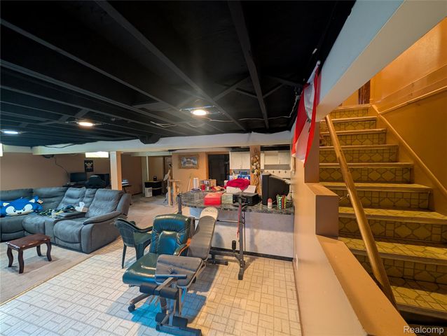 27072 Simone Street, Dearborn Heights, MI 48127
